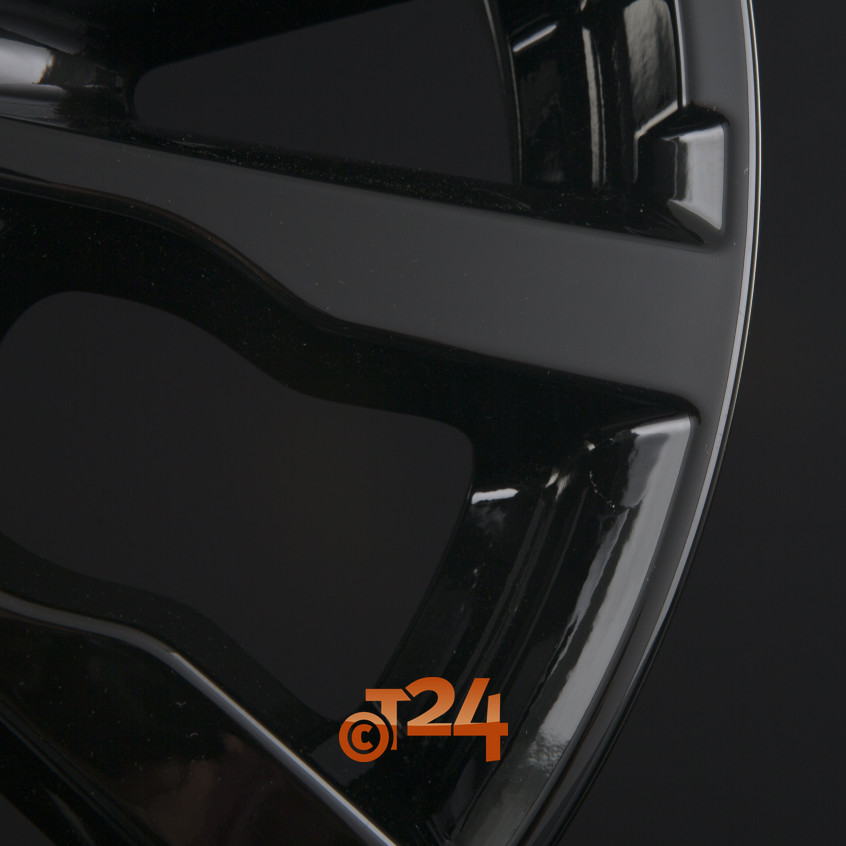 P 86|Black Glossy 17