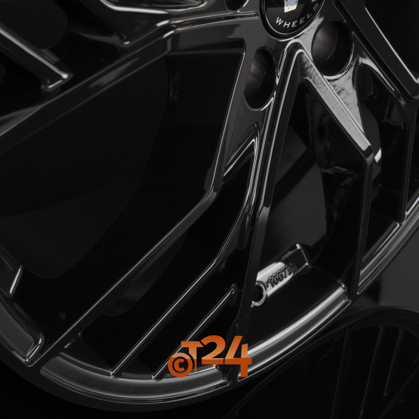 V7|Glossy Black 19