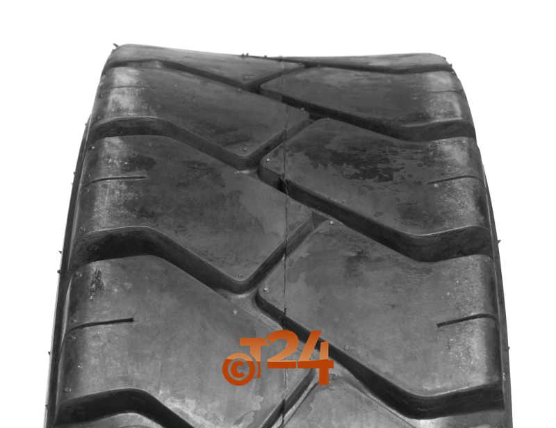 TRELLEBORG / 18/7 R8 <b>T800 SET</b> / Estivo